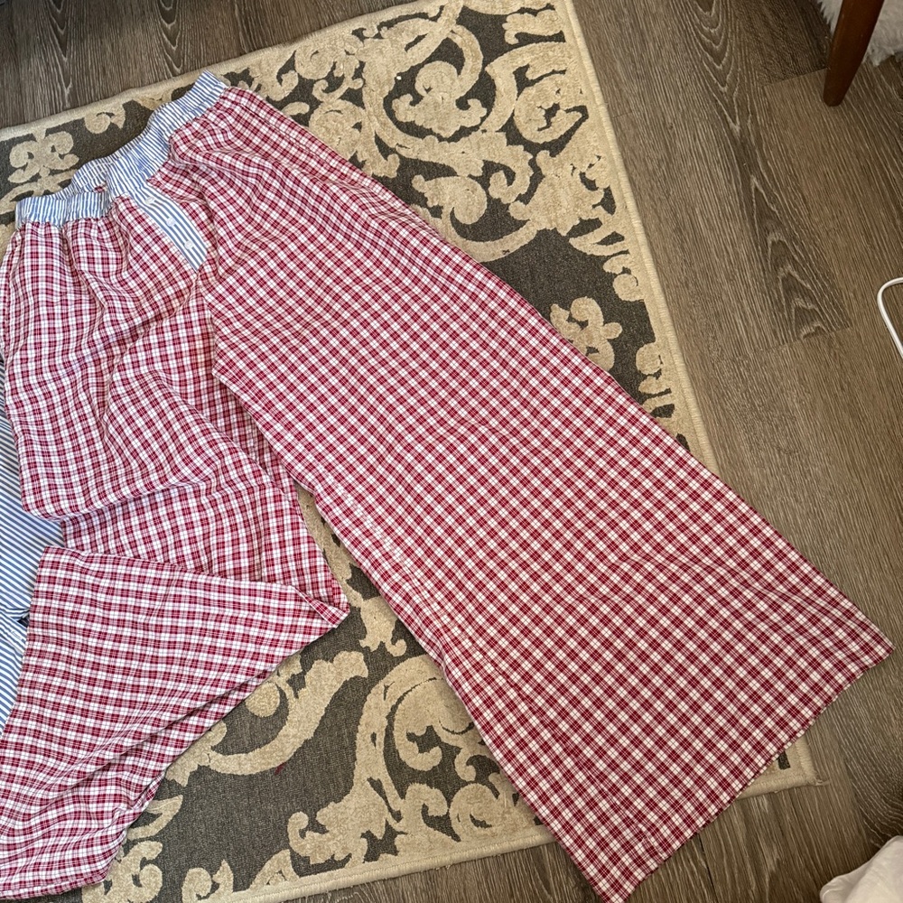 Sincerely Jules stripe, and plaid
Size large pajama set
Super wide leg - Picture 4 of 4
